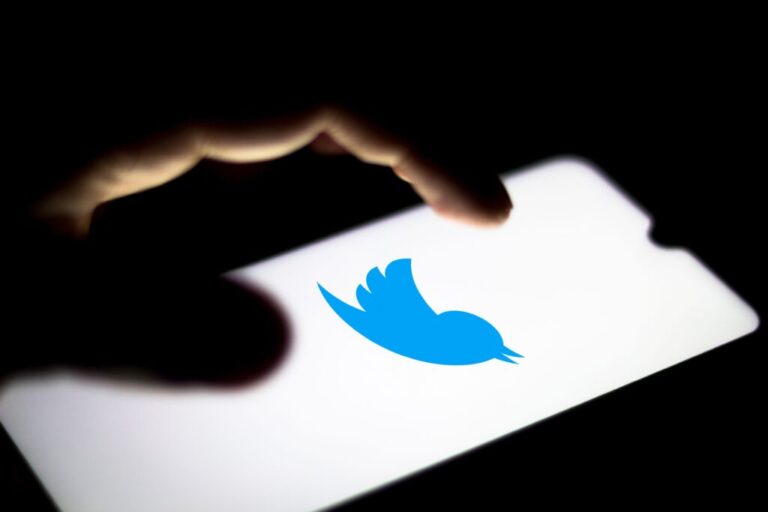 Twitter is asking some laid-off workers to return: report | Invezz