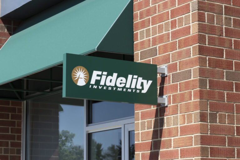 US lawmakers ask Fidelity to drop its Bitcoin 401k plan | Invezz