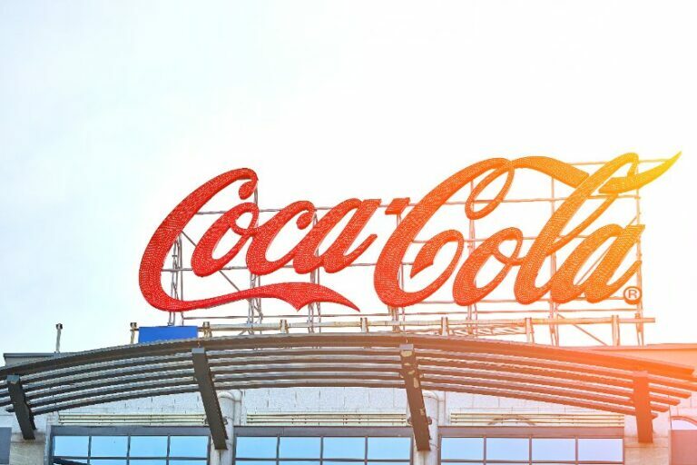 Should I buy Coca-Cola shares in January 2023? | Invezz