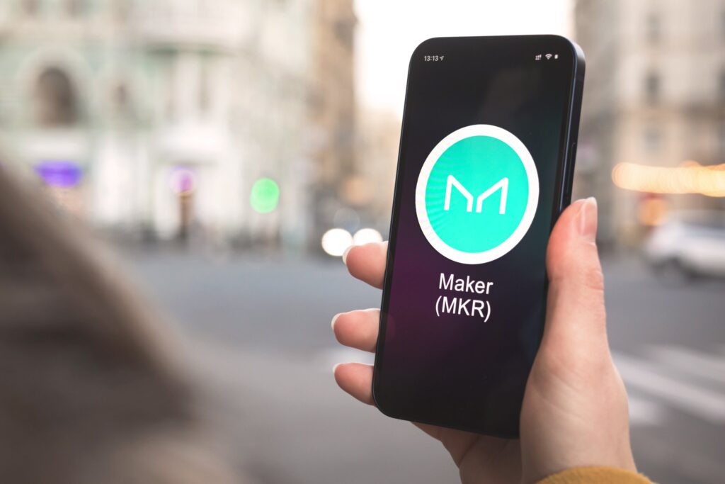 makerdao's mkr price forms rare pattern amid a debt ceiling rise