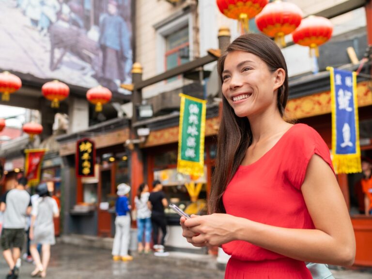 Hong Kong boosts crypto hub initiative, supports retailers to invest in digital assets | Invezz