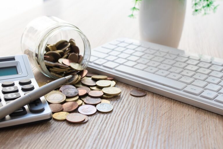 Metacade investors count profits as MCADE surges to $0.04