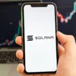 Solana (SOL) turns green after the Saga was unlocked for the general public